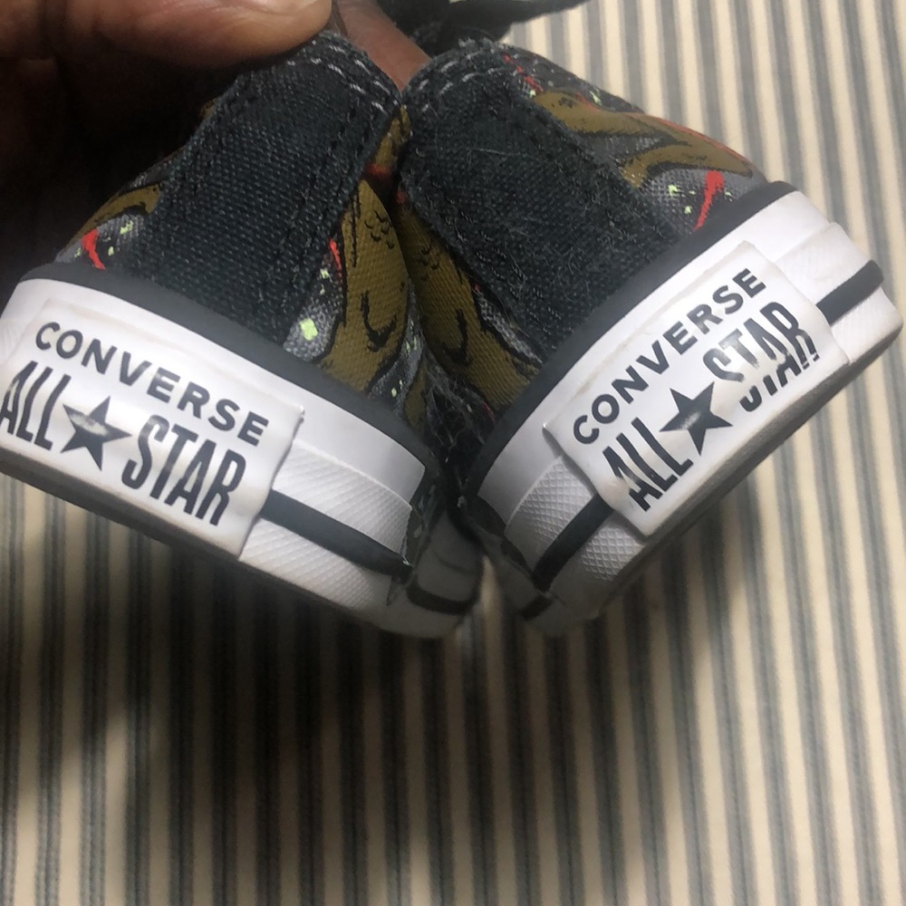 Dinosaur themed Converse sneakers - Picture 5 of 10